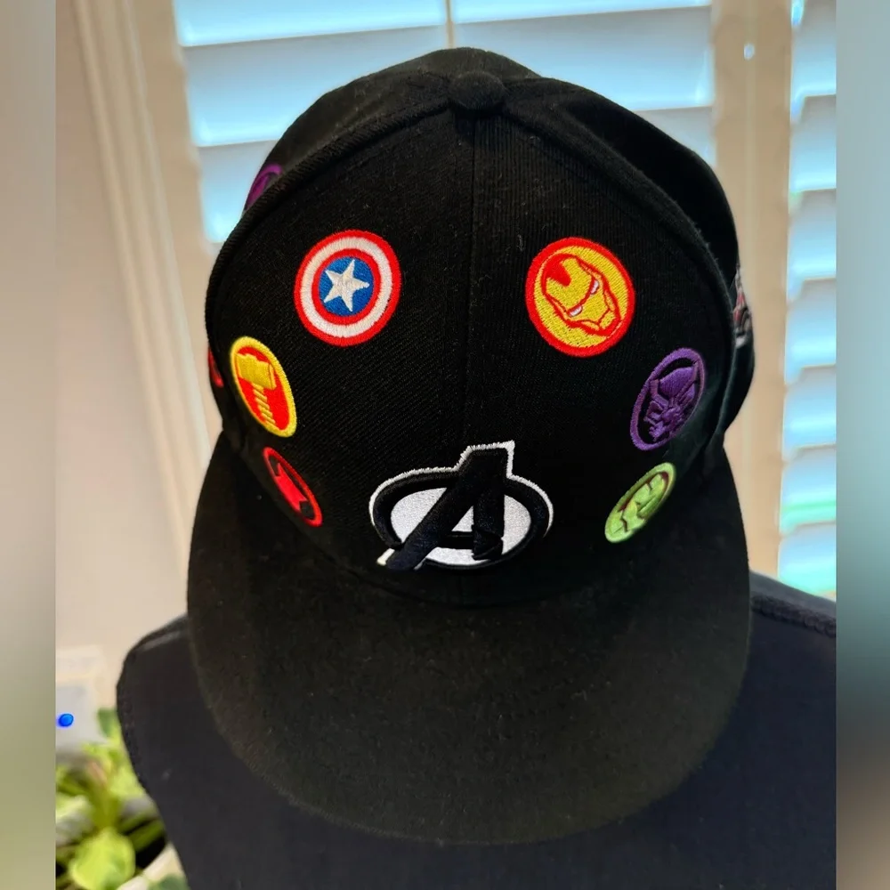 Marvel Avengers Patch Fitted Hat – Size 7